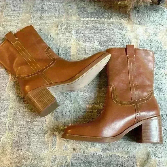 Dolce Vita Colete Bootie in Cognac
Leather Western-Inspired‎ Size 9.5 - Picture 2 of 8